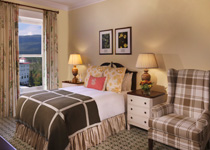 Hotel Guest Room: Traditional, Queen
